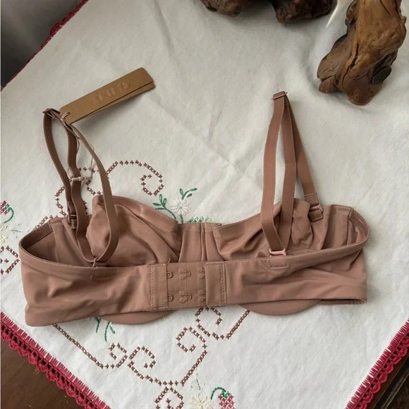 Skims Smoothing Unlined Strapless Bra- NWT- Sienna - Picture 5 of 7